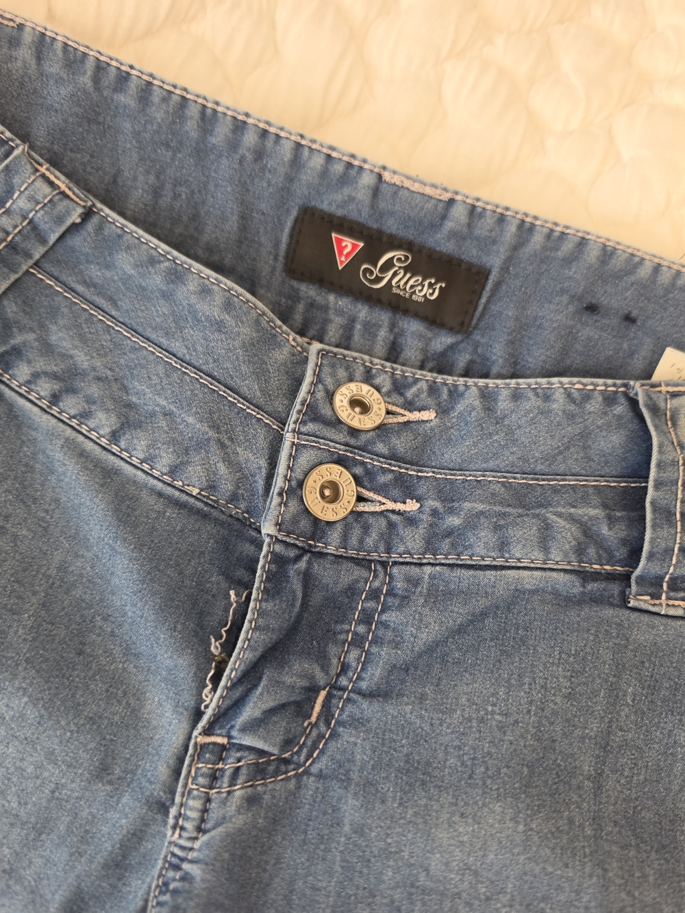 GUESS Low Rise Double-Button Light Blue Jeans